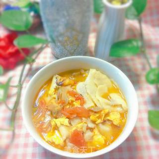 Noodles with Tomato and Egg Sour Soup recipe