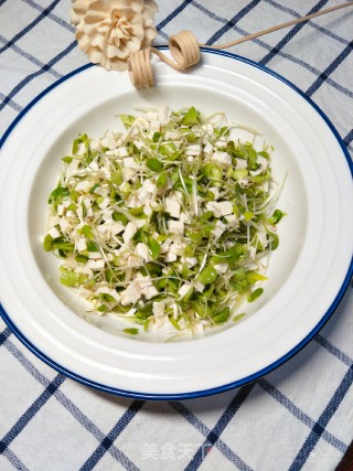 Tofu Mixed with Toon Sprouts recipe