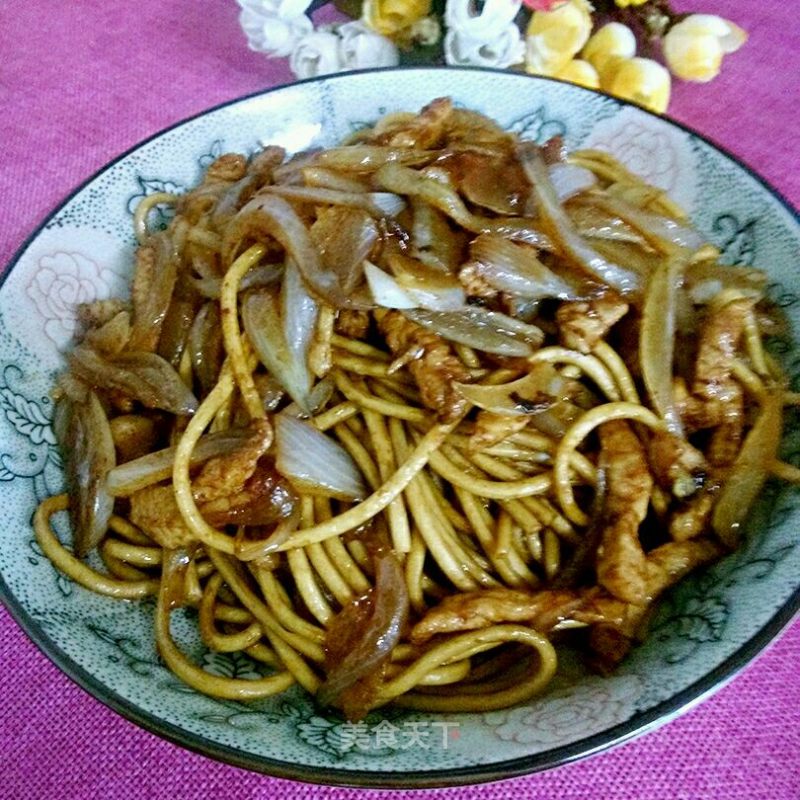 Fried Noodles with Onion and Pork recipe
