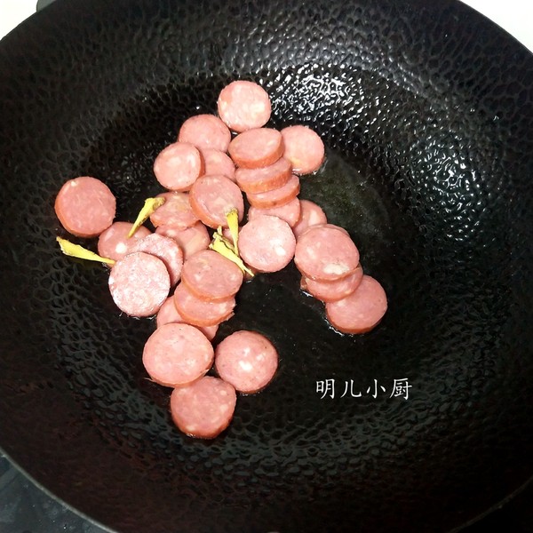 Stir-fried Garlic with Red Sausage recipe