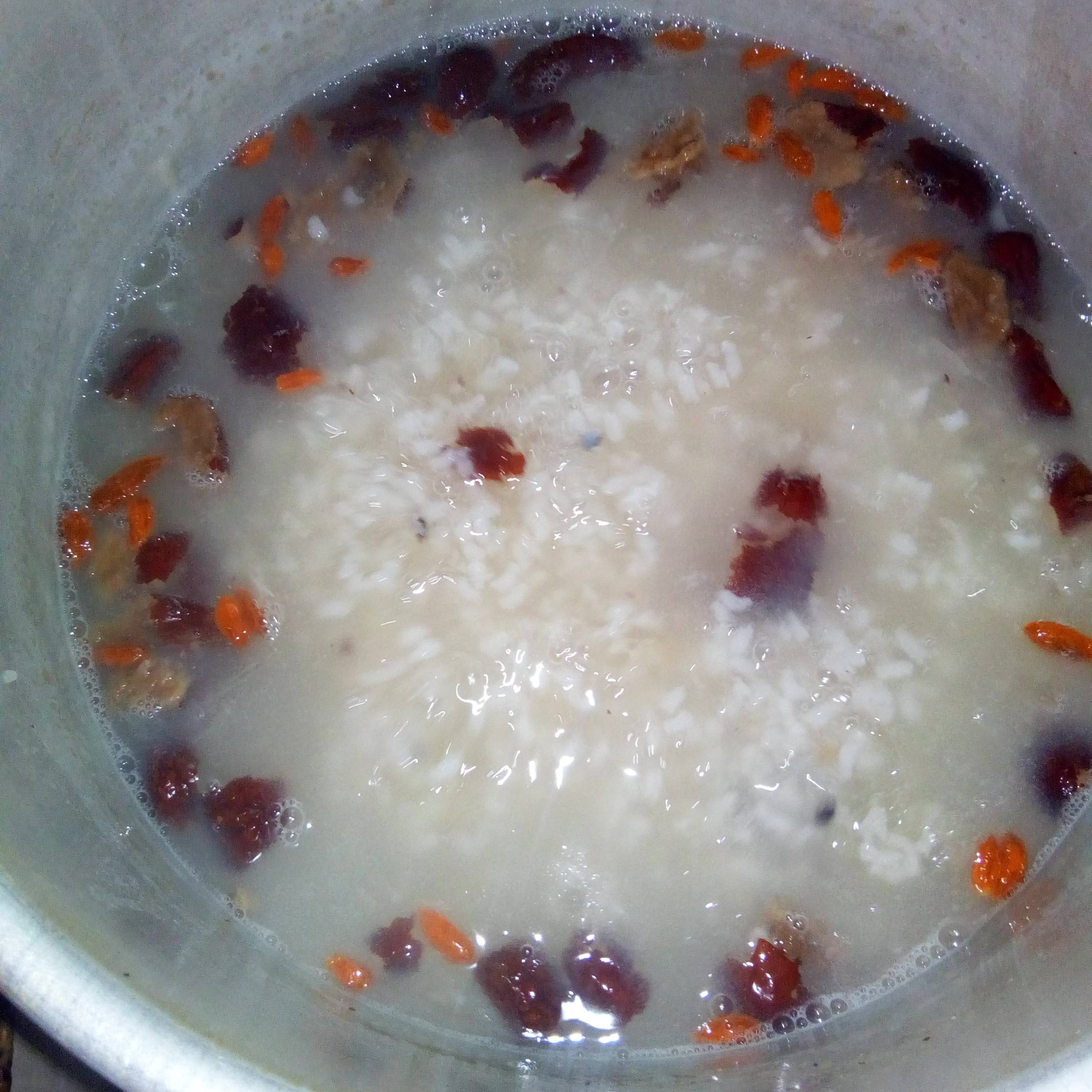 White Fungus, Red Dates, Wolfberry Porridge recipe