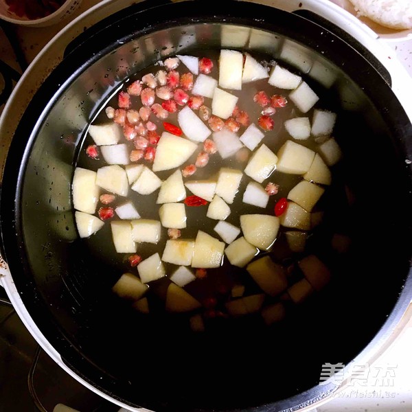 Heart-warming Fruit Tremella Soup recipe