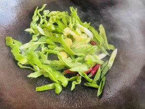 Stir-fried Cuttlefish with Home-cooked Vegetable Sauce (15 Minutes) recipe
