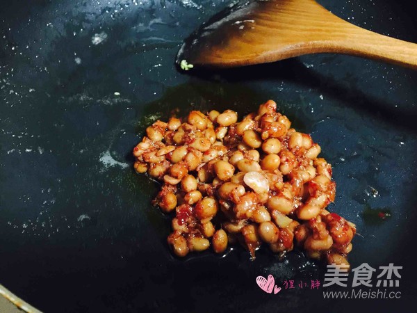 Fried Poached Egg with Laba Beans recipe