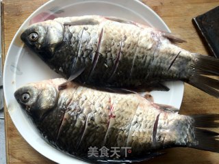 Crispy Crucian Carp with Green Onion recipe