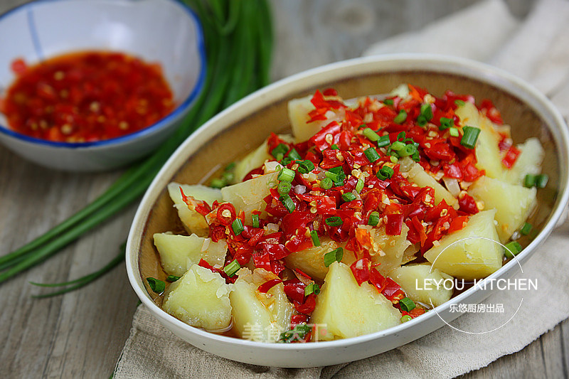 Steamed Potatoes with Chopped Pepper recipe