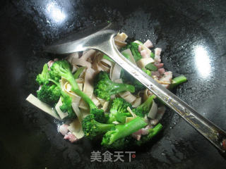 Stir-fried Broccoli with Bacon Thousand Sheets recipe
