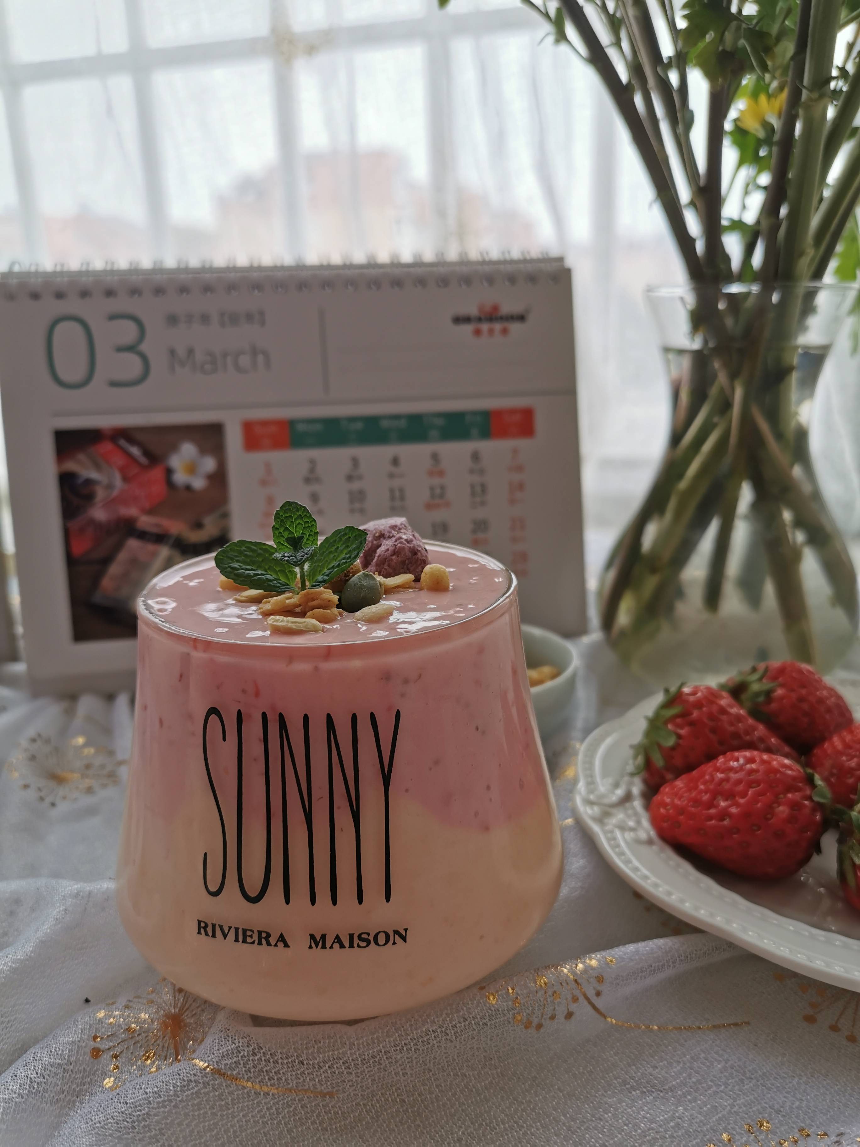 Strawberry and Papaya Two-color Milkshake recipe