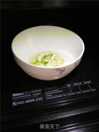 How to Make Delicious Home-cooked Dishes in The Microwave-microwave Cucumber Slices recipe