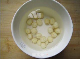 Lotus Seed and Rock Sugar Stewed Flower Gum recipe