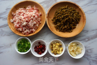 Sour Cowpeas with Minced Meat recipe