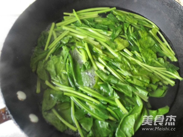 Spinach with Sesame Sauce recipe