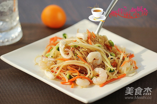 Stir-fried Rice Noodles with Seafood recipe