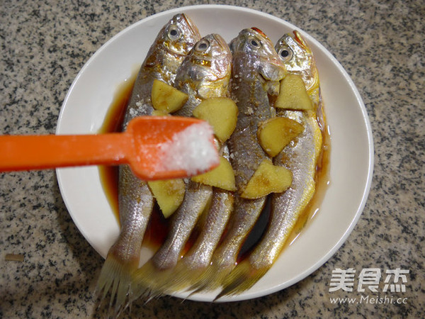 Steamed Small Yellow Croaker recipe