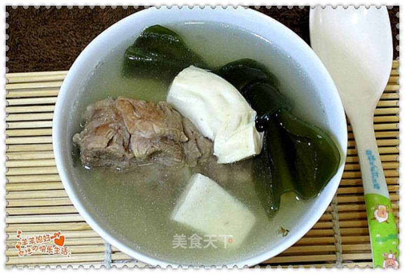 Seaweed Tofu Pork Bone Soup recipe