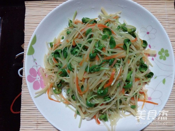 Stir-fried Potato Shreds with Black Bean Sprouts recipe