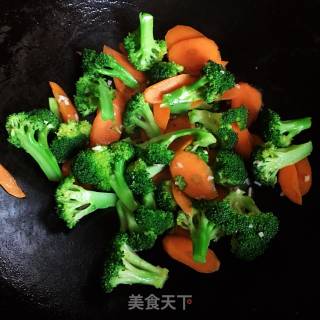 Stir-fried Carrots with Broccoli recipe