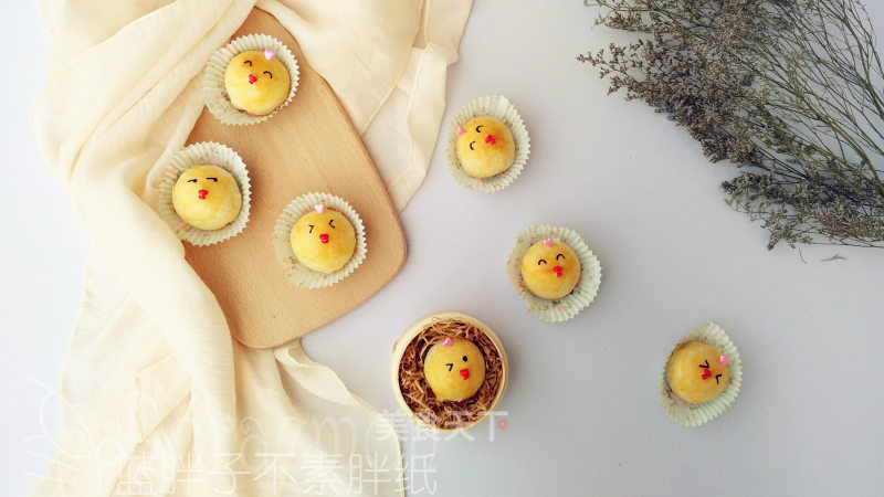 New Year's Souvenirs, The Cute Little Egg Yolk Cake (no Loose Version Required)