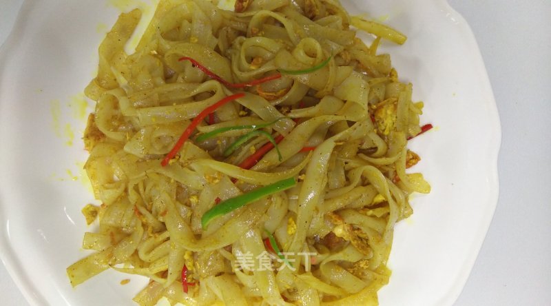 Stir-fried Hor Fun with Curry