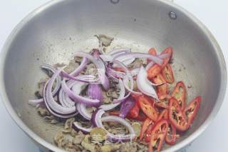 Fried Lamb Slices with Onions recipe