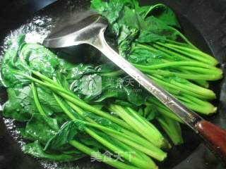 Spinach Mixed with Mussels recipe