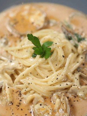 Spaghetti with Clams in Garlic White Wine