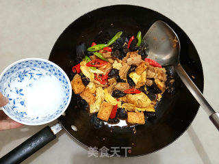 Braised Tofu with Pork Belly and Fungus recipe