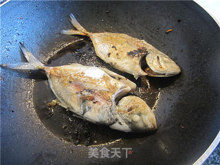 Fried Sea Fish in Soy Sauce recipe