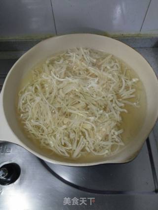 Fried Enoki Mushrooms with Snow Peas recipe
