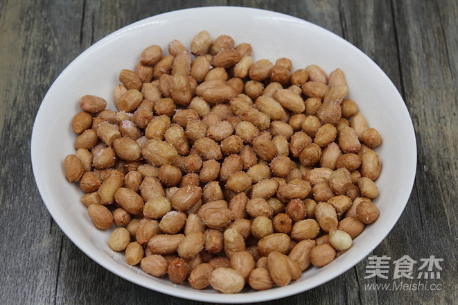 Salt-baked Peanuts in The Microwave for A Few Minutes recipe