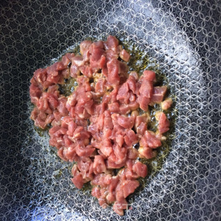 Stir-fried Diced Beef with Garlic Moss recipe