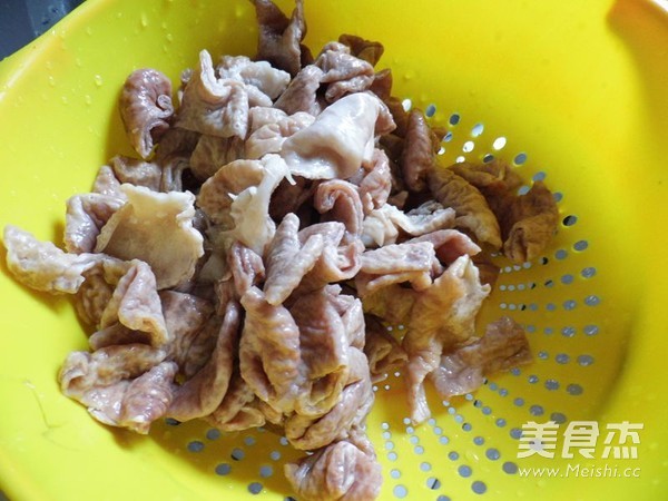 Braised Pork Intestines with Kelp recipe