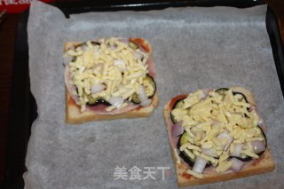 White Toast Turned into [toast Small Pizza] recipe