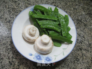Fried Snow Peas with Mushrooms recipe
