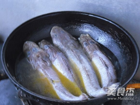 Braised Fish with Garlic recipe