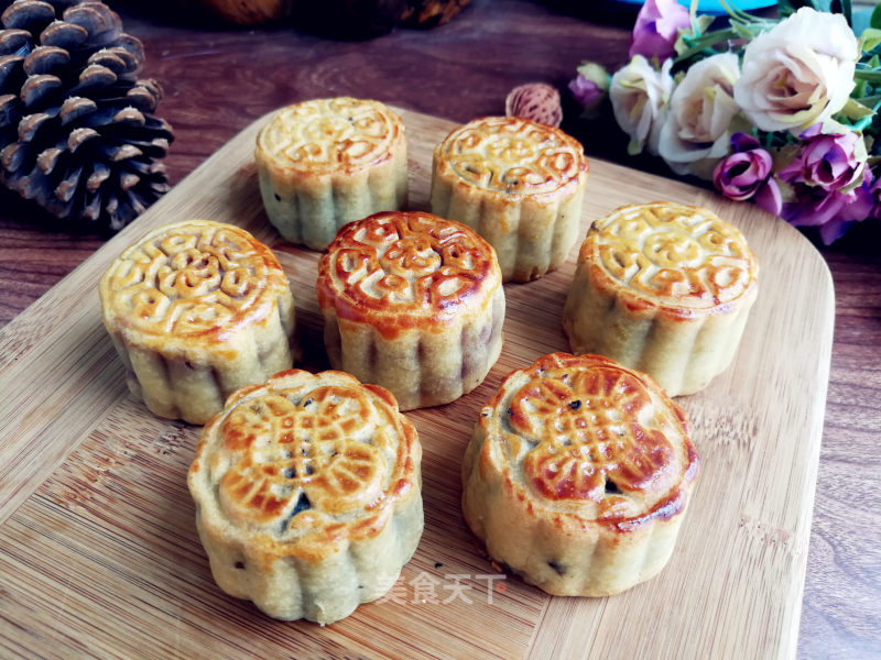 Cantonese Egg Yolk Bean Paste Mooncake recipe