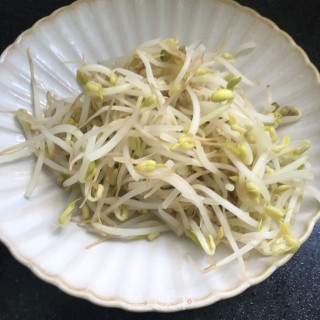 Spinach Mixed with Small Bean Sprouts recipe