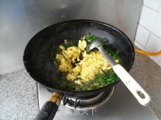 Stir-fried Chives with Egg and Shrimp Skin recipe