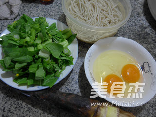 Stir-fried Noodles with Cabbage Egg and Bamboo Shoots recipe