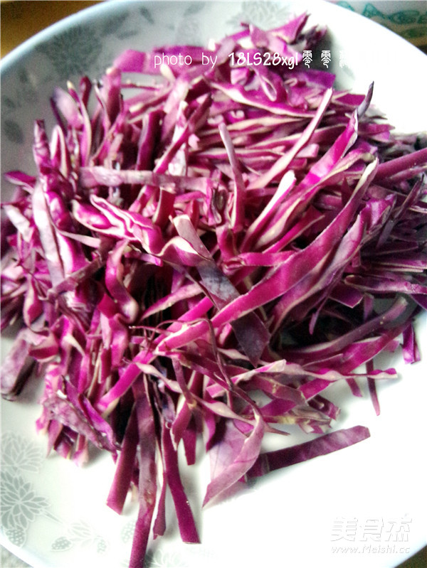 Stir-fried Shredded Pork with Purple Cabbage recipe