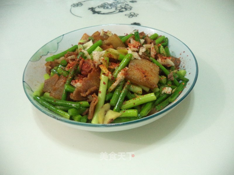 Stir-fried Pork Belly with Garlic Moss