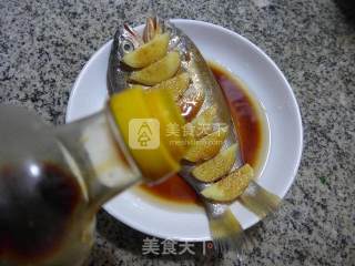 Steamed Small Yellow Croaker with Noodles recipe