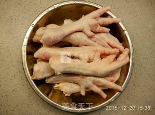 Black-eyed Peanut Chicken Feet Soup recipe