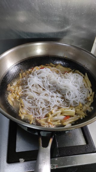 Northeast Sauerkraut Stir-fried Noodles recipe