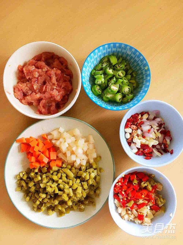 Stir-fried Minced Pork with Soaked Cowpeas recipe