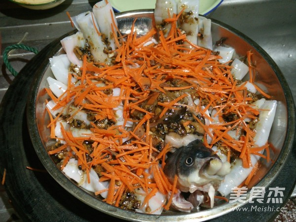 Yinhe Steamed Boneless Crucian Carp recipe