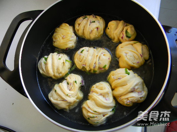 Fried Flower Roll recipe