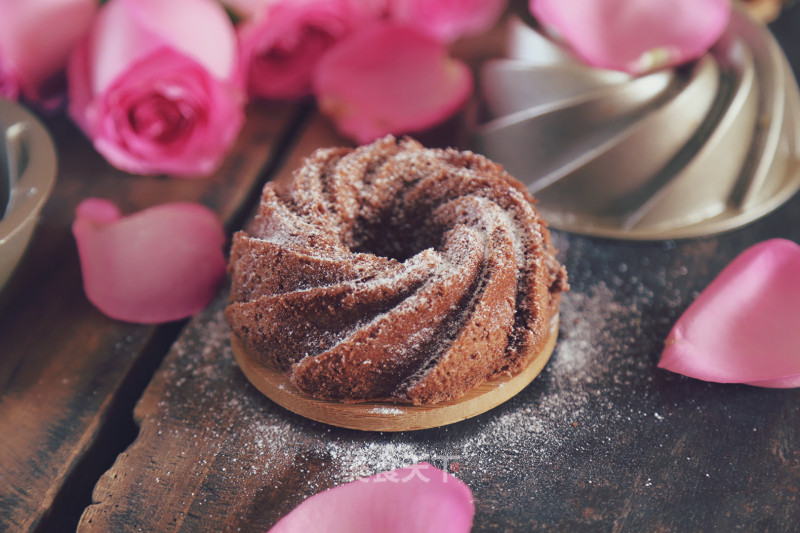 Cocoa Sponge Whirlwind Cake recipe