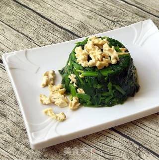 Spinach Mixed with Peach Kernels recipe