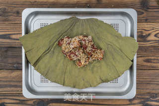 Steamed Ribs with Lotus Leaf and Glutinous Rice recipe